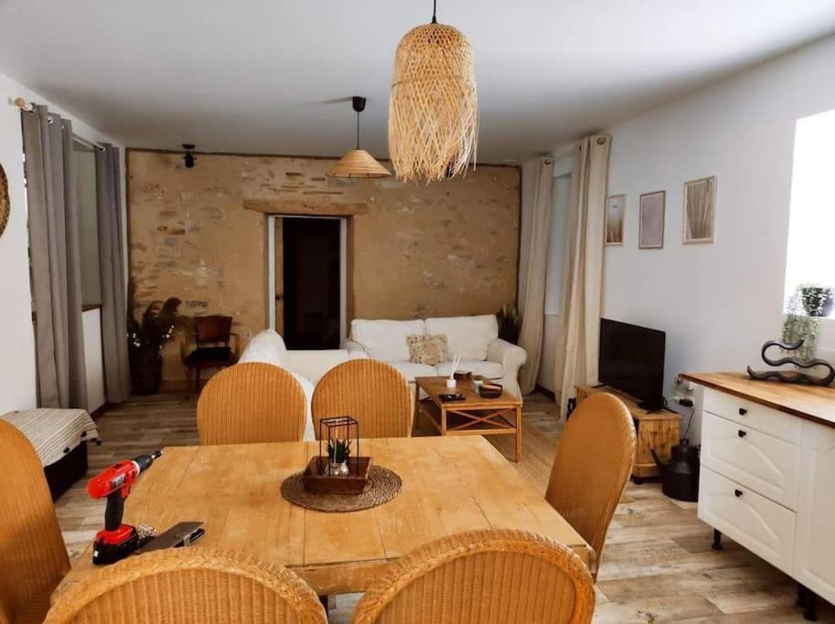 Gite La Petite Longere Septfonds Esterno foto